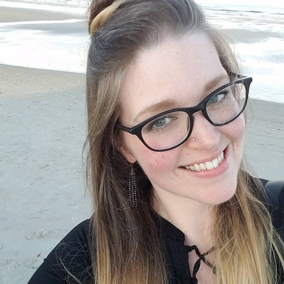 Meet your Posher, Mandy - Picture 2 of 4